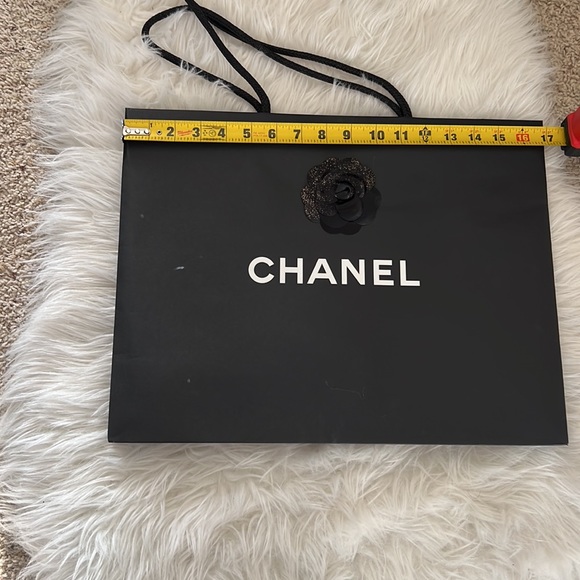 Large Chanel holiday paper bag - Picture 4 of 5